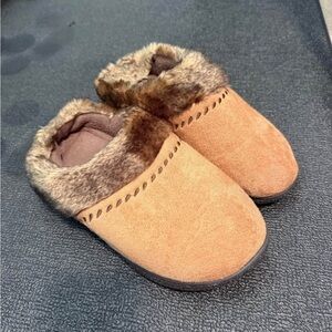 7.5-8 size isotoner slippers